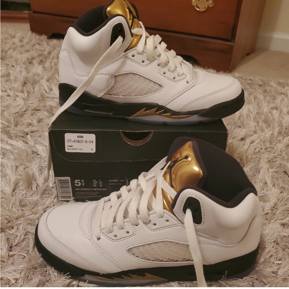 Air Jordan 5 Retro Olympic Gold (Boys White and Gold Sneakers)